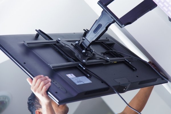 TV Dismounting and Transit Preparation in Hyderabad